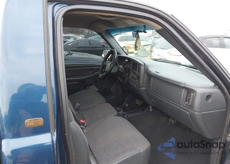 2002 Chevrolet Silverado 1500 z USA, uszkodzony, nr VIN 1GCEK14V72Z183018